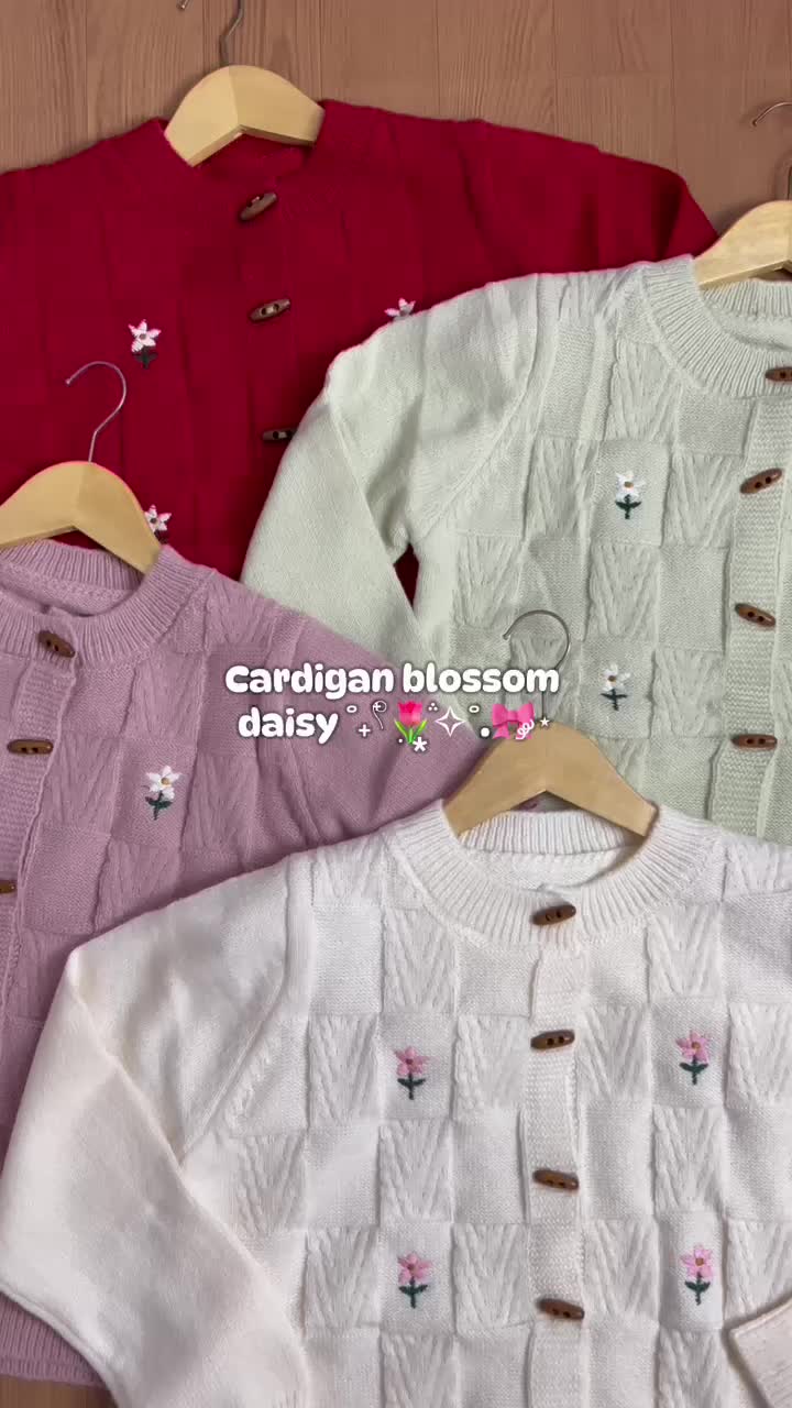 PYOSHOP - Cardigan Wanita Rajut Blossom Daisy Variasi Kancing Kayu Premium