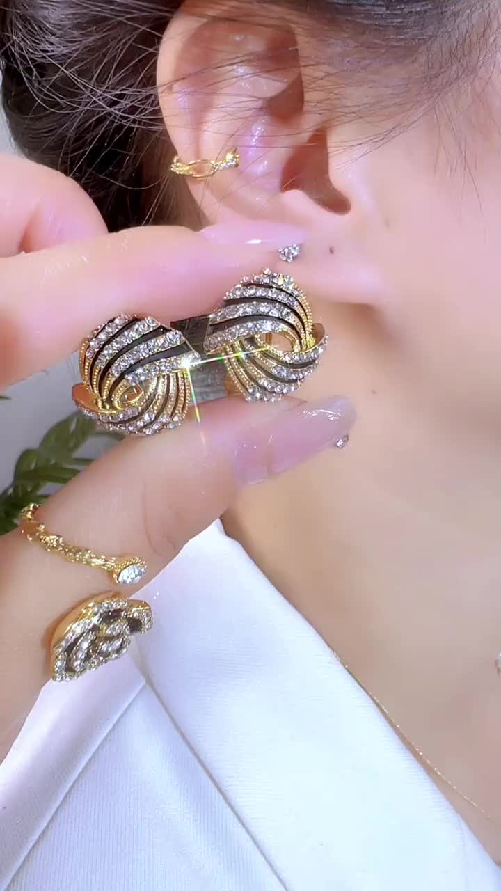 (Bebas beli 2 dapat bonus)COD A81 Anting hitam cakep titanium wanita Korea original