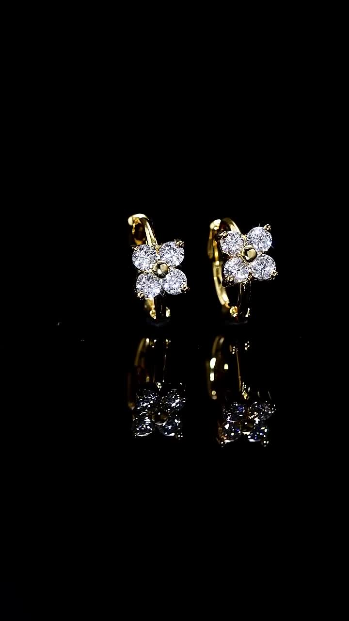 Anting-anting Lingkaran Huggie Kecil Ringan untuk Sehari-hari Elegan & Trendi Cocok untuk Acara Santai atau Khusus Perhiasan Earrings