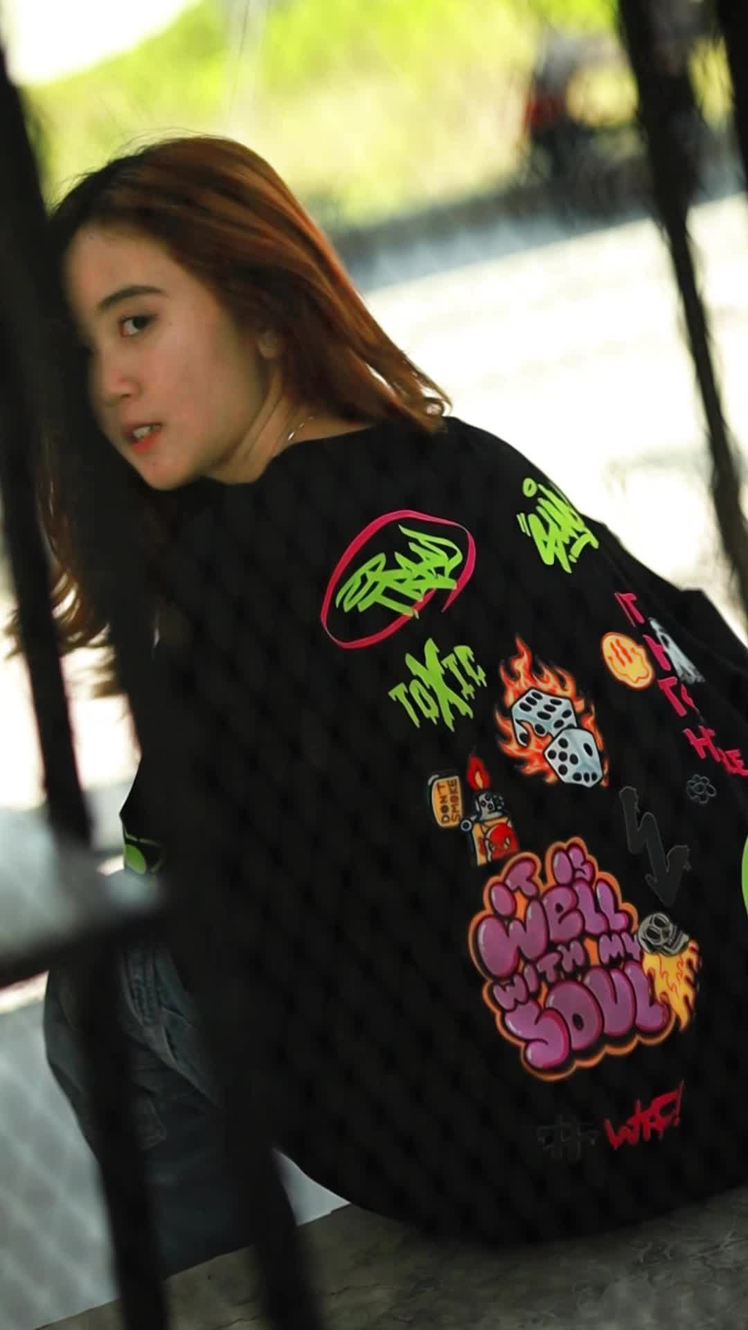 KAOS OVERSIZE - IT'S HARD TO BE HUMBLE GRAFFITI - BLACK T-SHIRT BY TRIAD GRAPHIC STREETWEAR APPAREL A4923