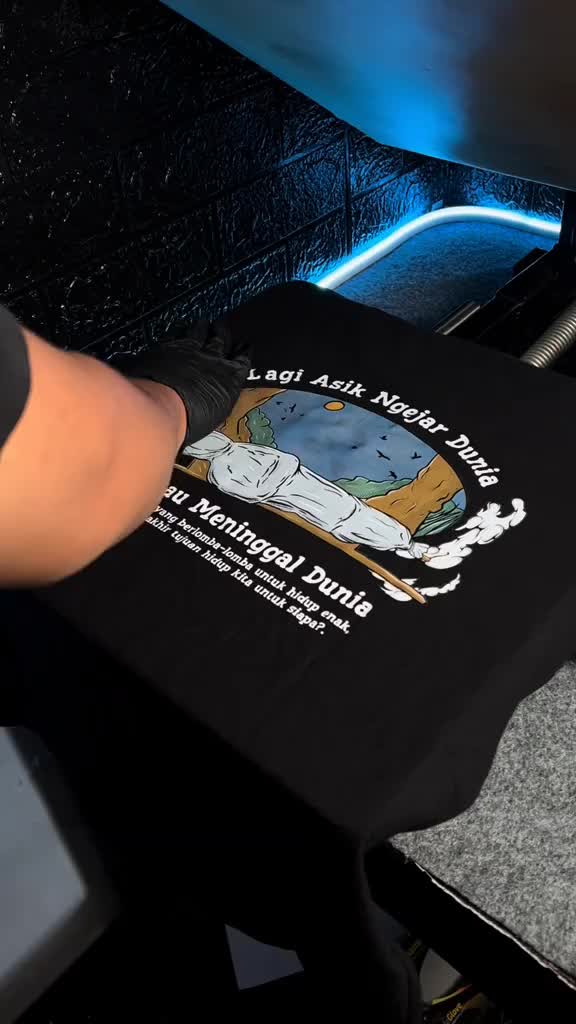 Kepswah Official - Kaos Lagi Asik Ngejar Dunia - Baju Dakwah Muslim Islami - T-Shirt Combed 24s Pria Unisex