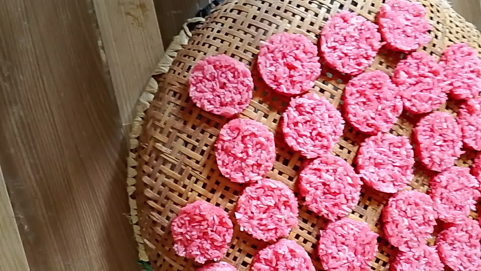 Rengginang ketan mentah makanan tradisional makanan khas jawa barat kerupukl beras ketan
