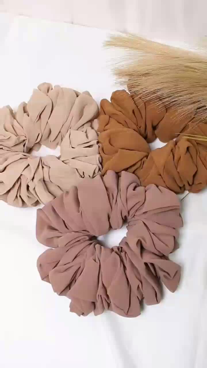 Cepol Instan Gaya Menawan - Scrunchie Lembut & Modis Nyaman Dipakai Tidak Mudah Melukai Rambut Pilihan Warna Cantik Random