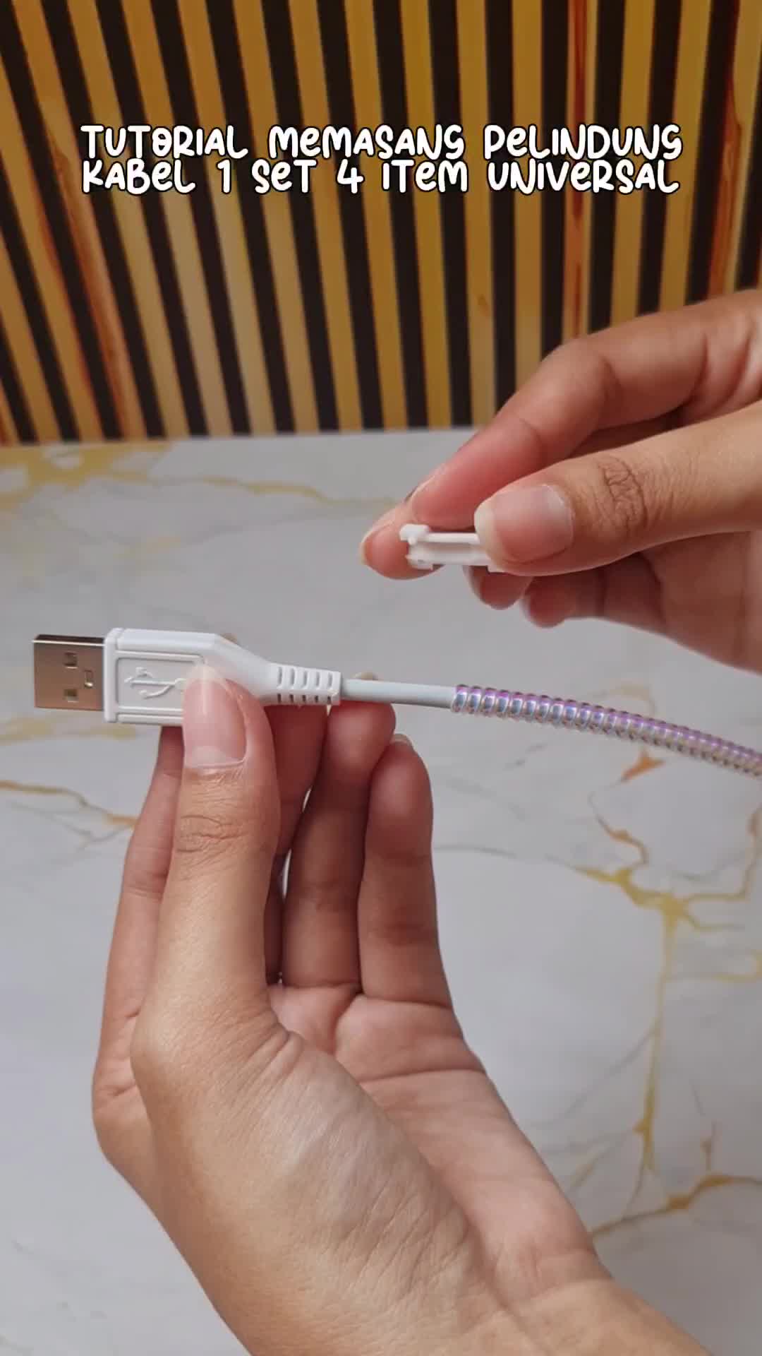 Pelindung Kabel Charger 1 Set 4 Item Kabel Data Kawat Kabel Hp Untuk Iphone Samsung Xiaomi Oppo Android Universal Motif Kartun Lucu