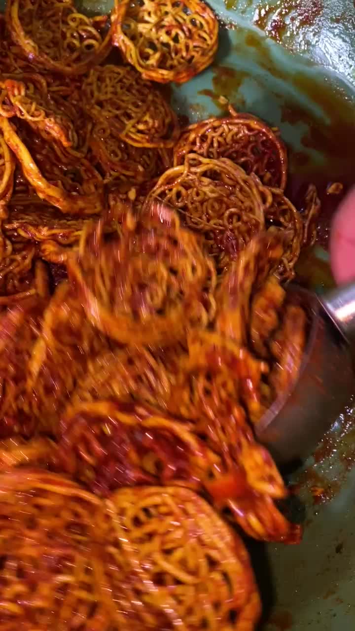 Kerupuk mie kuning 250gr- Pedas gurih cemilan pedas Asin Snacks Food
