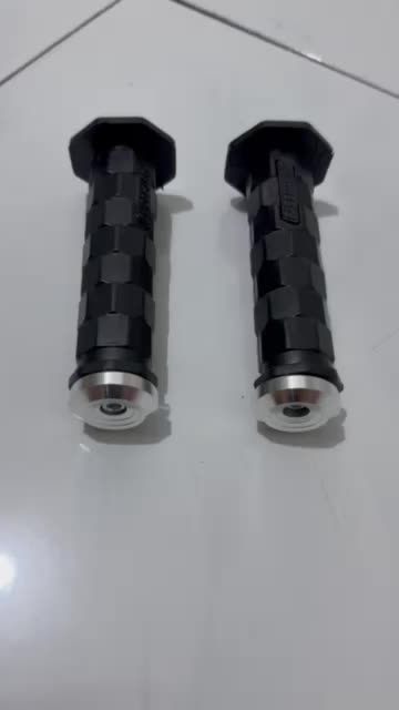 Handgrip sarung gas grip octagon hitam plus jalu heng chrome universal harga sepasang Motorcycle Stang