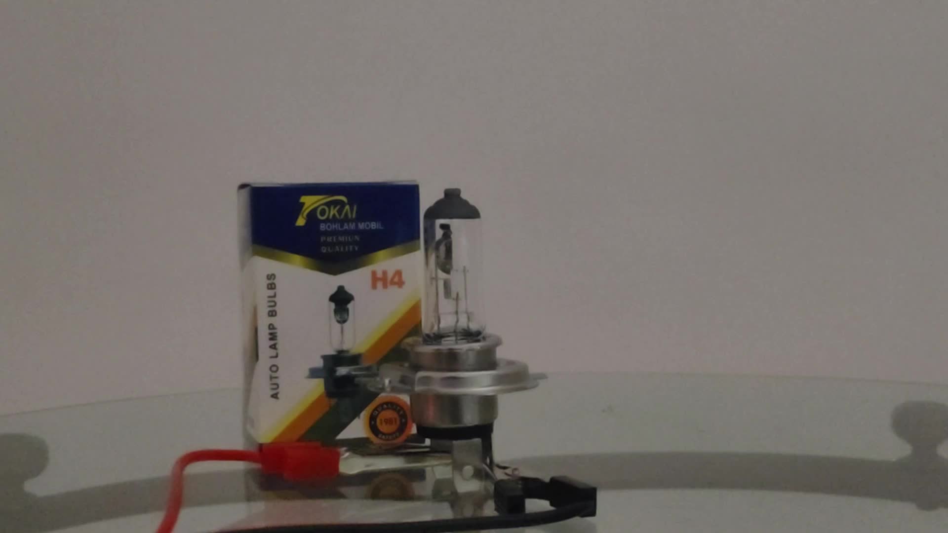 Bohlam Halogen Motor/Mobil H4 12 Volt & 24 Volt Merek Tokai