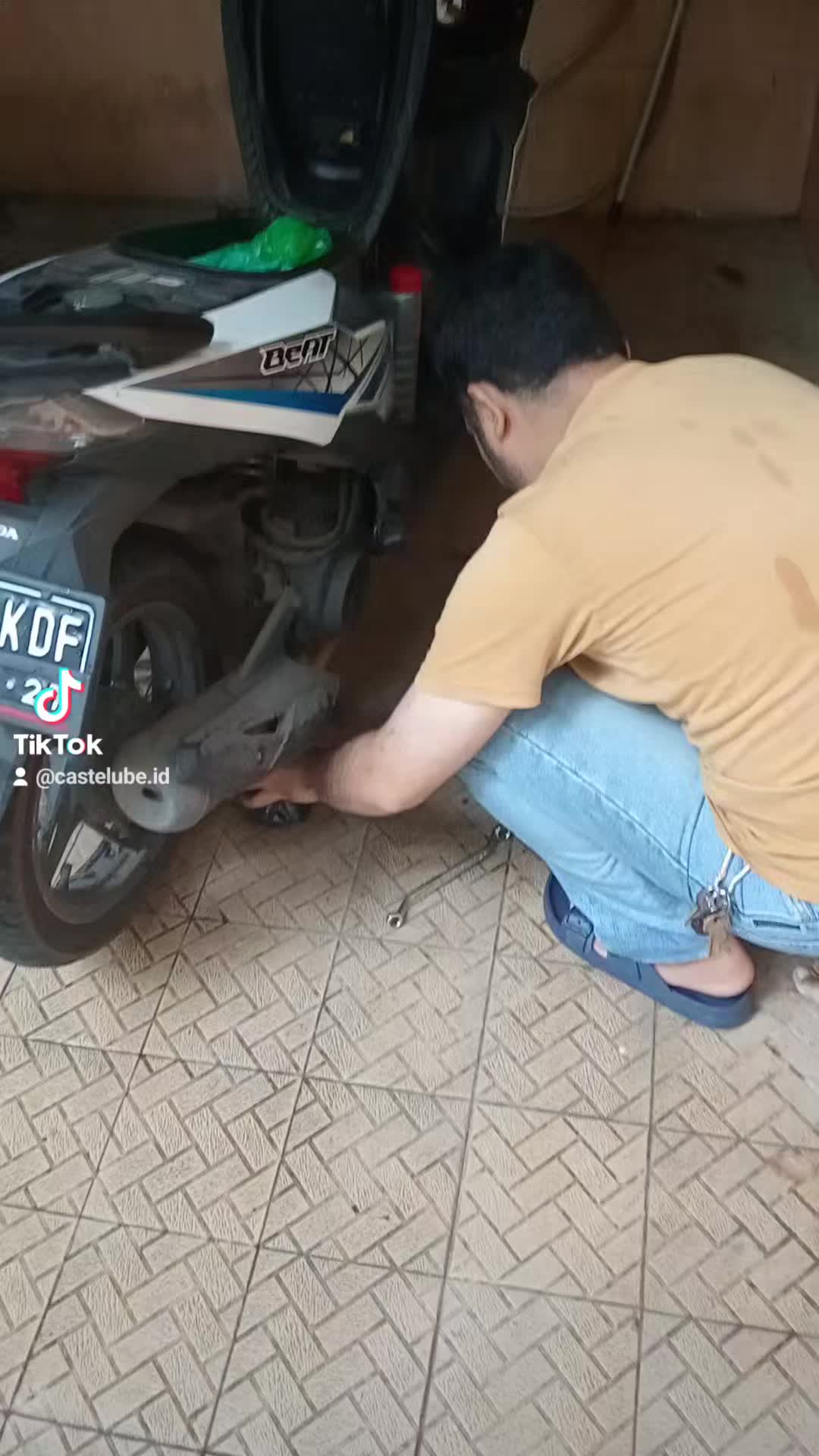 Oli Castelube Fascon 15W/40 800ml Mesin Kendaraan Motor ( Motorcycle Oil)