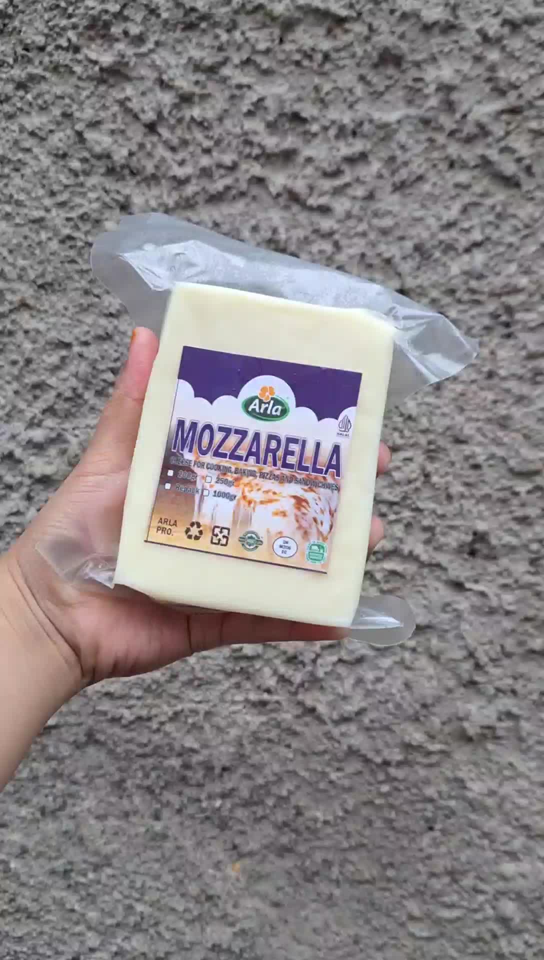 Arla Keju Mozarella 1 Kg Pizza Topping cocok untuk Corn dog Mozzarella Nashiville Pizza Stik Mozarella