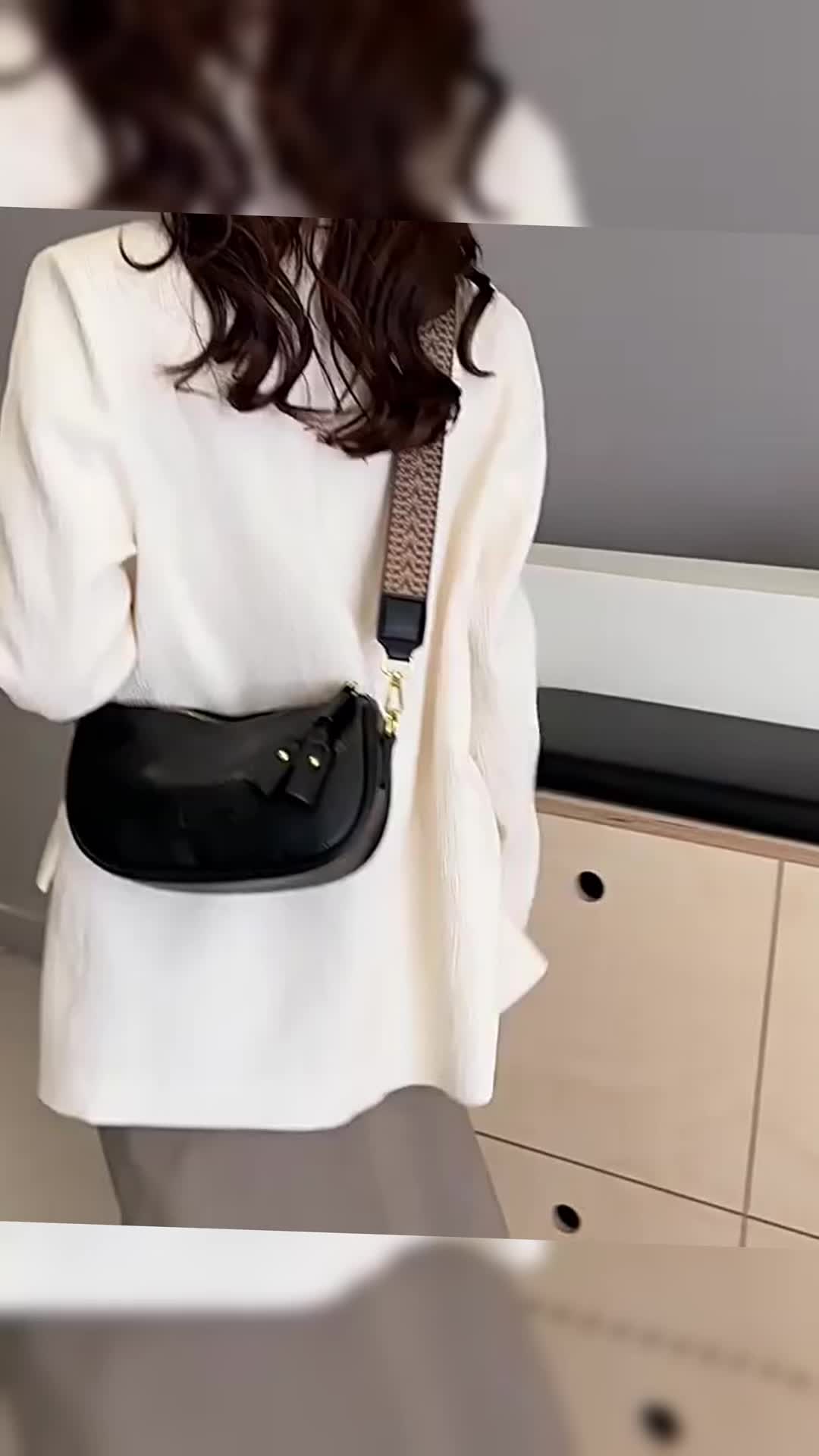 Codilto Tas Selempang Wanita Model 2025 Boston Hitam dengan Tali Bahu Lebar & Ritsleting Logam Cocok untuk Belanja dan Perjalanan Bahan Berkualitas Tinggi Nyaman Dipakai Penyesuaian Panjang Bahu Volume Kecil Kapasitas Besar