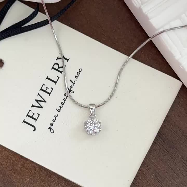 Kalung Titanium Wanita Liontin Permata Satu Berkilau Lagi Trend