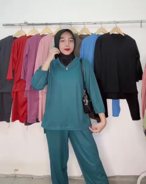 AL - Oneset Friska Simple Knit Leher V Lengan Pendek