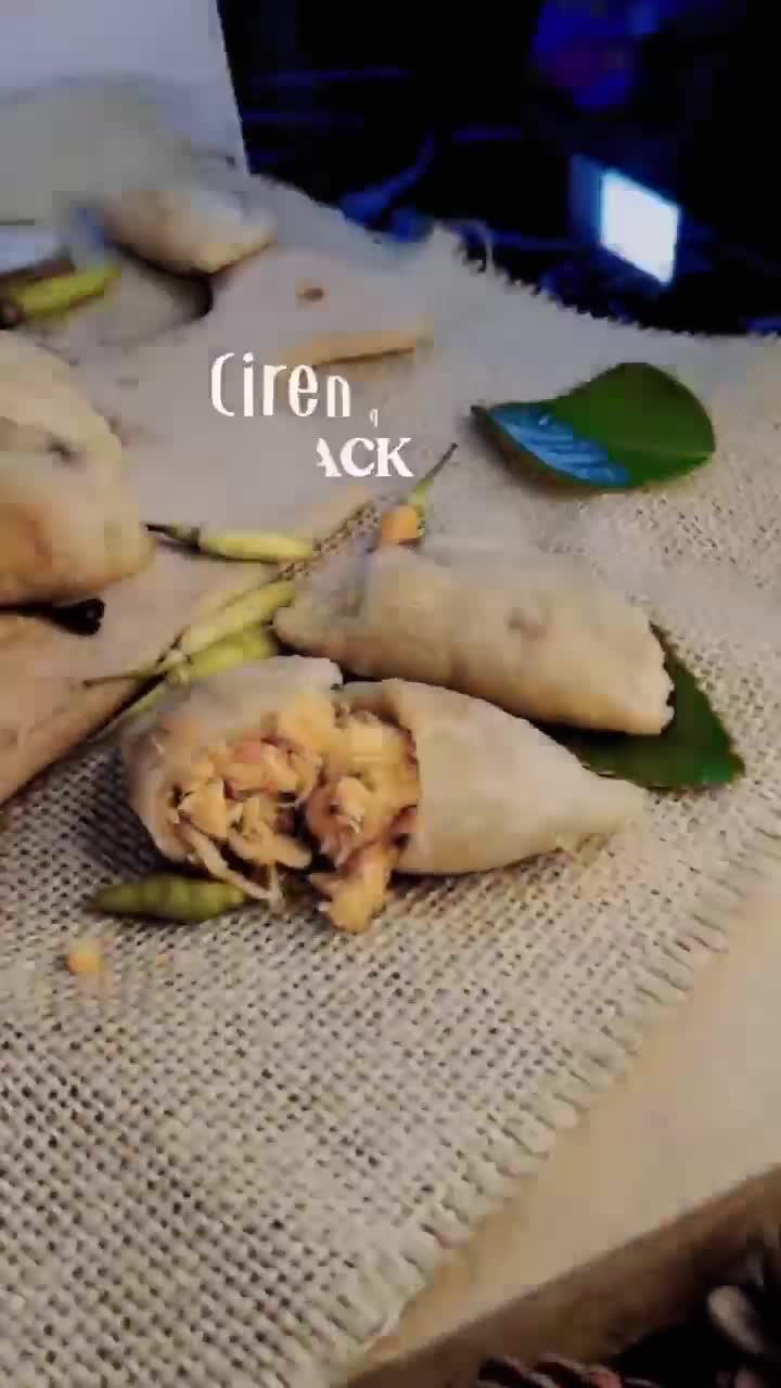 AMJ Snack Cireng kuah keju Nek Empi Ayam Suwir Pedas 250g - Praktis & Tahan Lama Hingga 7 Hari - Ideal untuk Berbagai Kesempatan