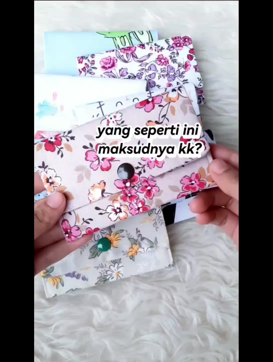 dompet kartu imut kecil kokoh tidak letoy, dengan 3 kantong kartu card wallet card holder Wanita