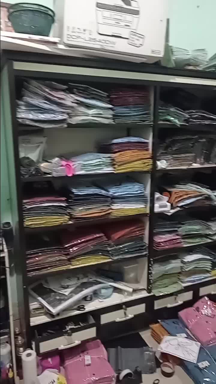 Kemeja Lengan Pendek dan Panjang Warna Biru Muda untuk Pria dari Katun unisex Casual kemeja lengan pendek pria yang elegan kemeja ini cocok dipakai dalam berbagai kesempatan.
