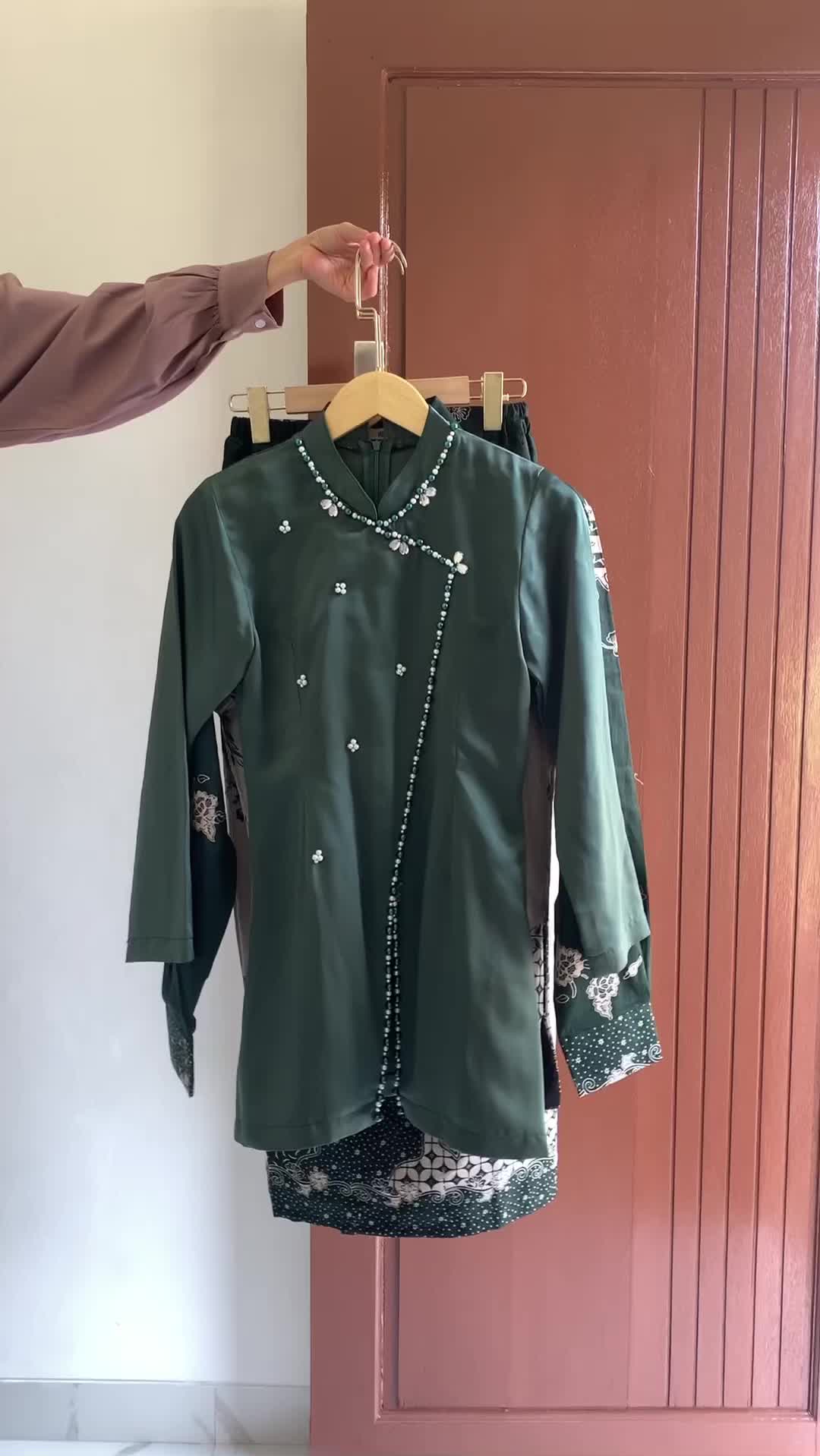Set batik Couple seruni Hijau botol, Couple kondangan, batik Couple, kemeja rok dan tunik wanita