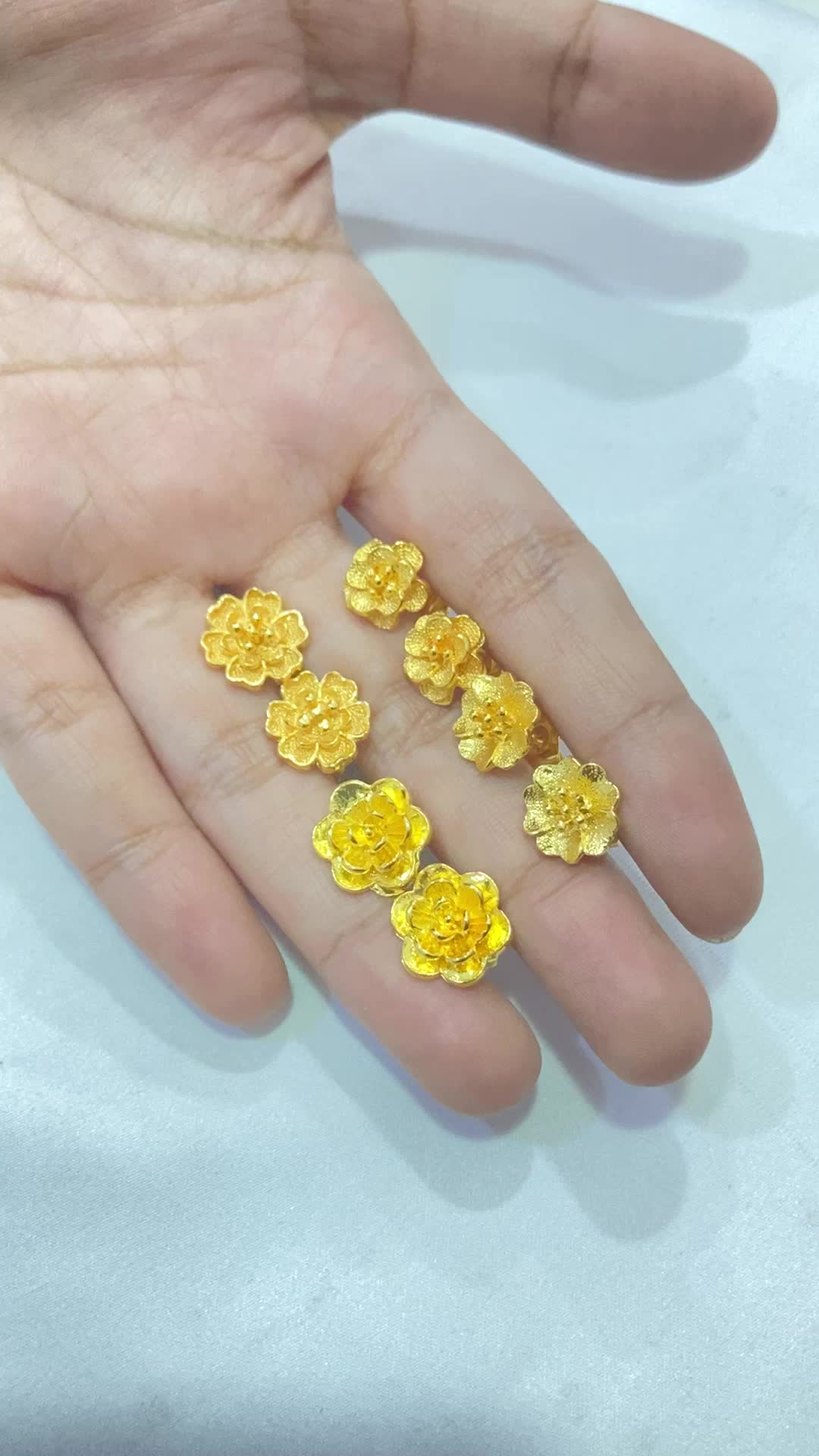 Anting Tusuk Motif Bunga / Mawar Warna 24 Karat Lapis Emas