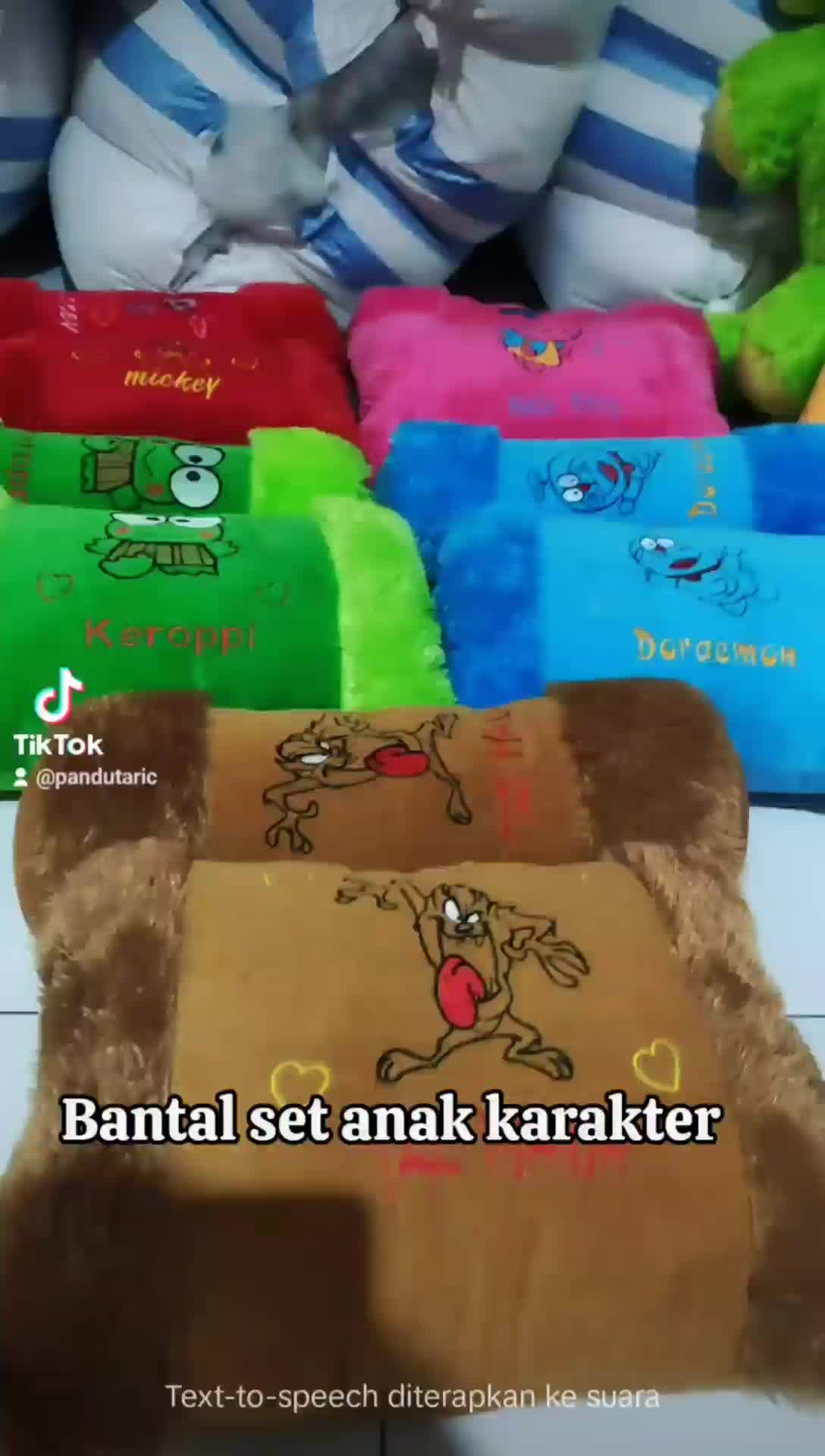 Sepasang bantal dan guling karakter untuk anak anak