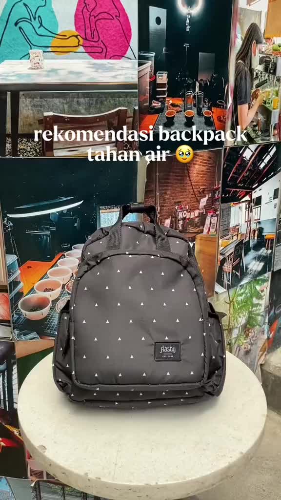 Flashy Tas Ransel Mini Wanita Larbert Eight Segitiga Hitam