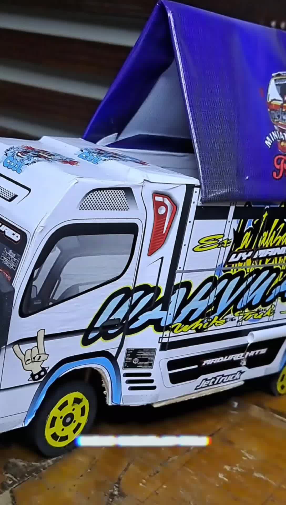 MAINAN TRUK OLENG TRUK MINIATUR DILENGKAPI VARIASI LAMPU LED DAN BONUS  Hadiah TERPAL Roda berjalan tanpa Remote Control