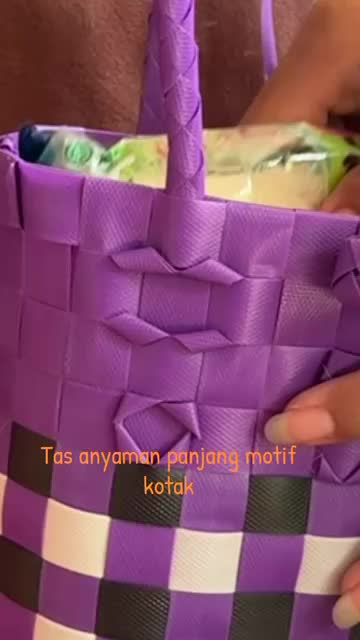 Tas anyaman panjang motif kotak