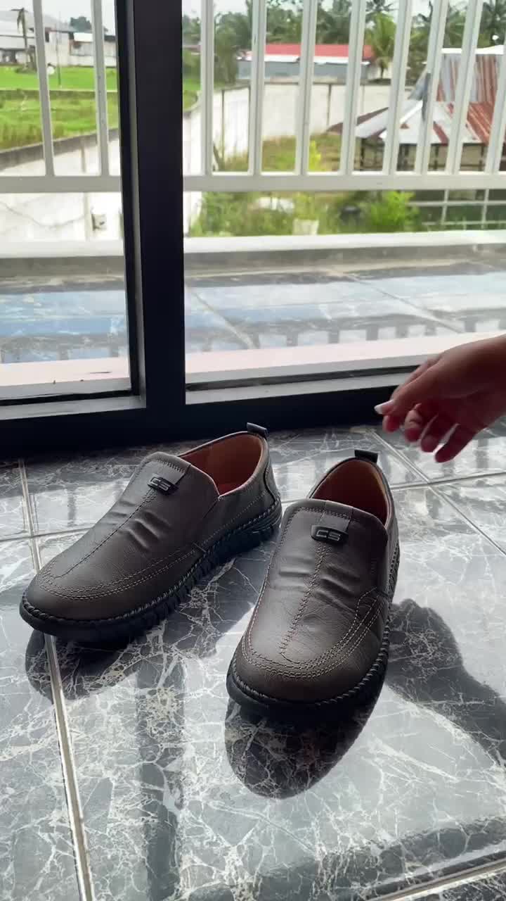 KANGN Sepatu Casual Slip-On Pria Warna Hitam dan Khaki, Elegan untuk Kerja, Kuliah, dan Acara Formal