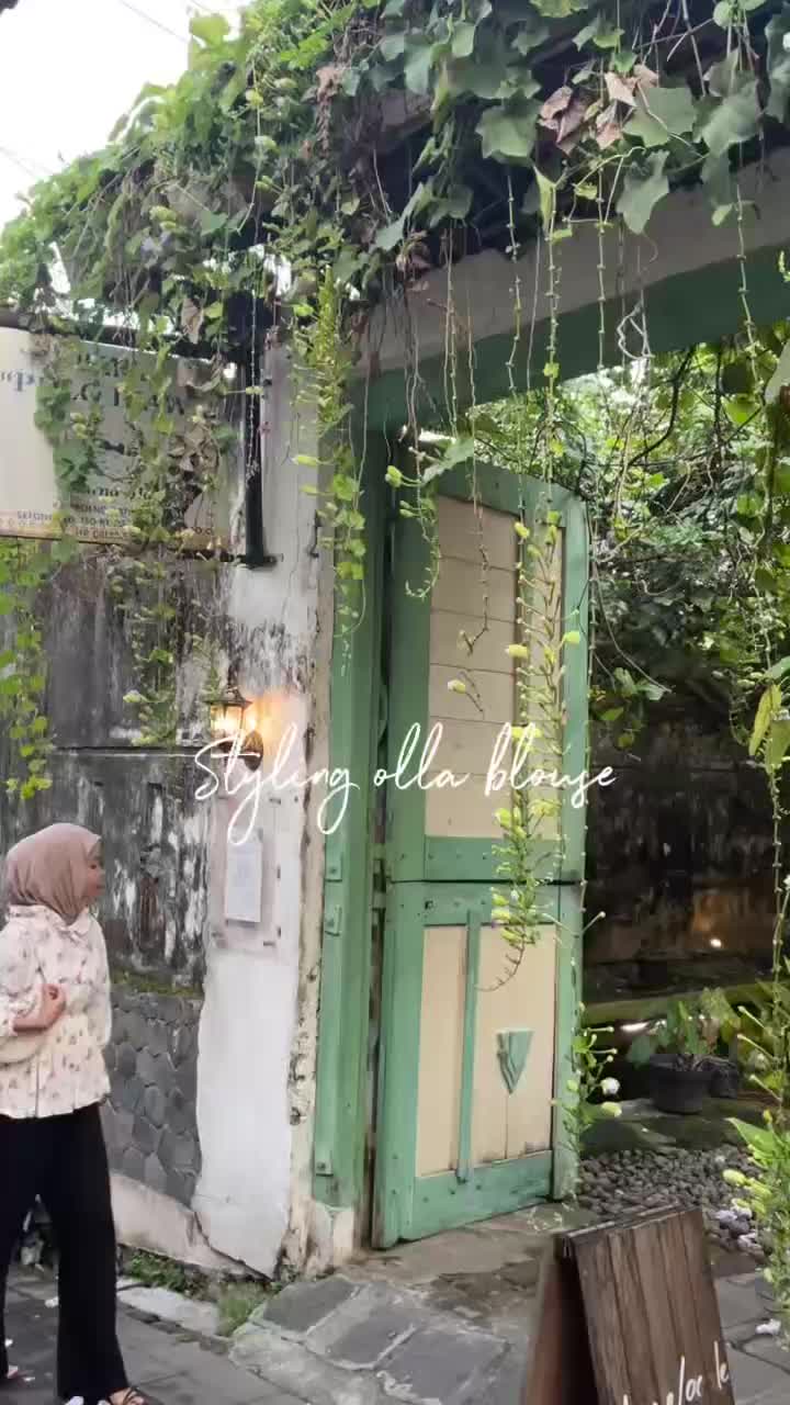 ATASAN WANITA - FLOWY BLOUSE KERUT / BLOUSE FLORA / OLLA BLOUSE KERUT