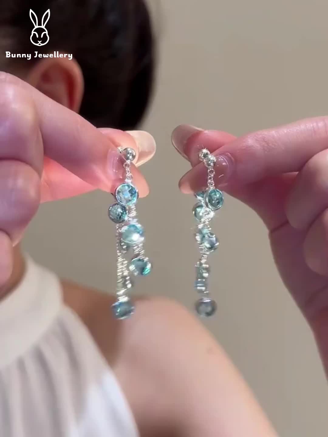 【COD/Amazing price - Only today】Anting panjang, desain rumbai mempercantik garis wajah, cocok untuk sehari-hari, kencan, atau pesta- anting wanita elegan