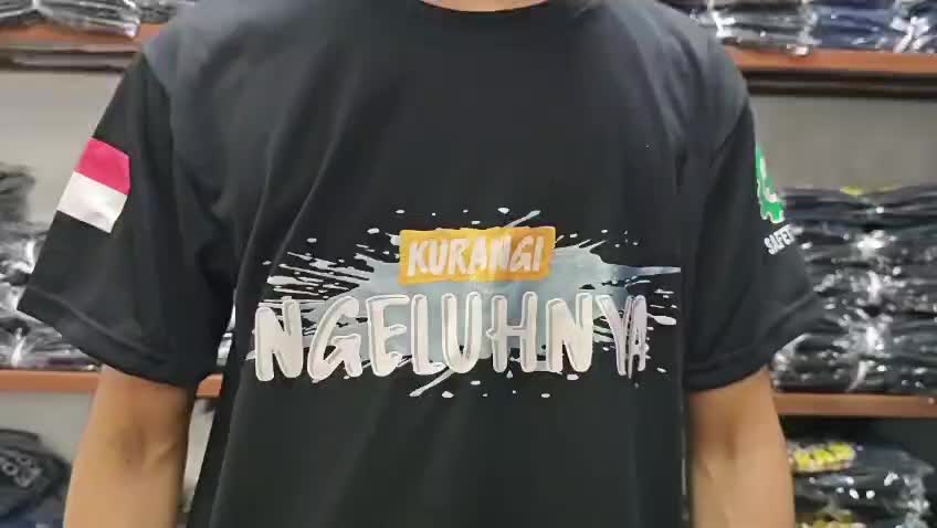 KAOS PRIA KURANGI NGELUHNYA | SIMPLE, DINAMIS, DAN MEMBERIKAN KESAN KASUAL bajudistro Distro Combed Panjang Sablon Keren