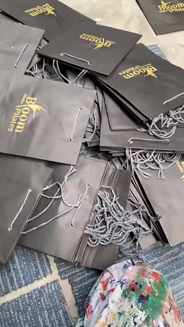 Paperbag Costum Desain Ukuran 14x9x25 Hitam Kertas Minimal Order 100pcs