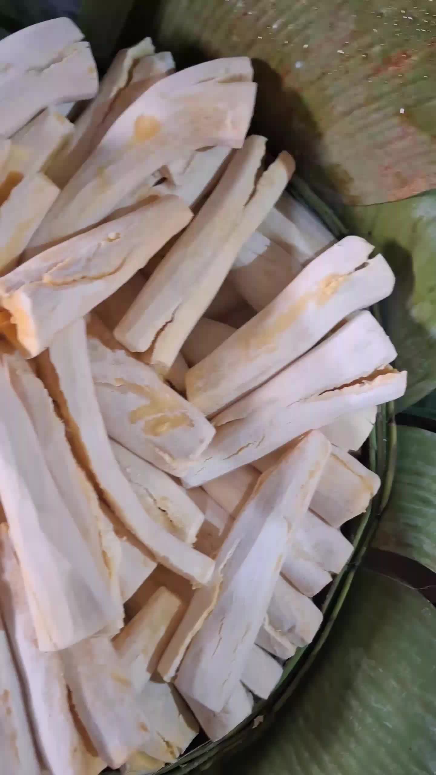 PEUYEUM CIMENYAN SPESIAL BESEK ISI 1KG Makanan Food Manis Mentah Singkong