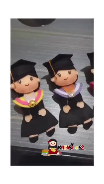Sovenir Boneka Wisuda Mini dari Flanel - Mainan Unik untuk Kado Wisuda