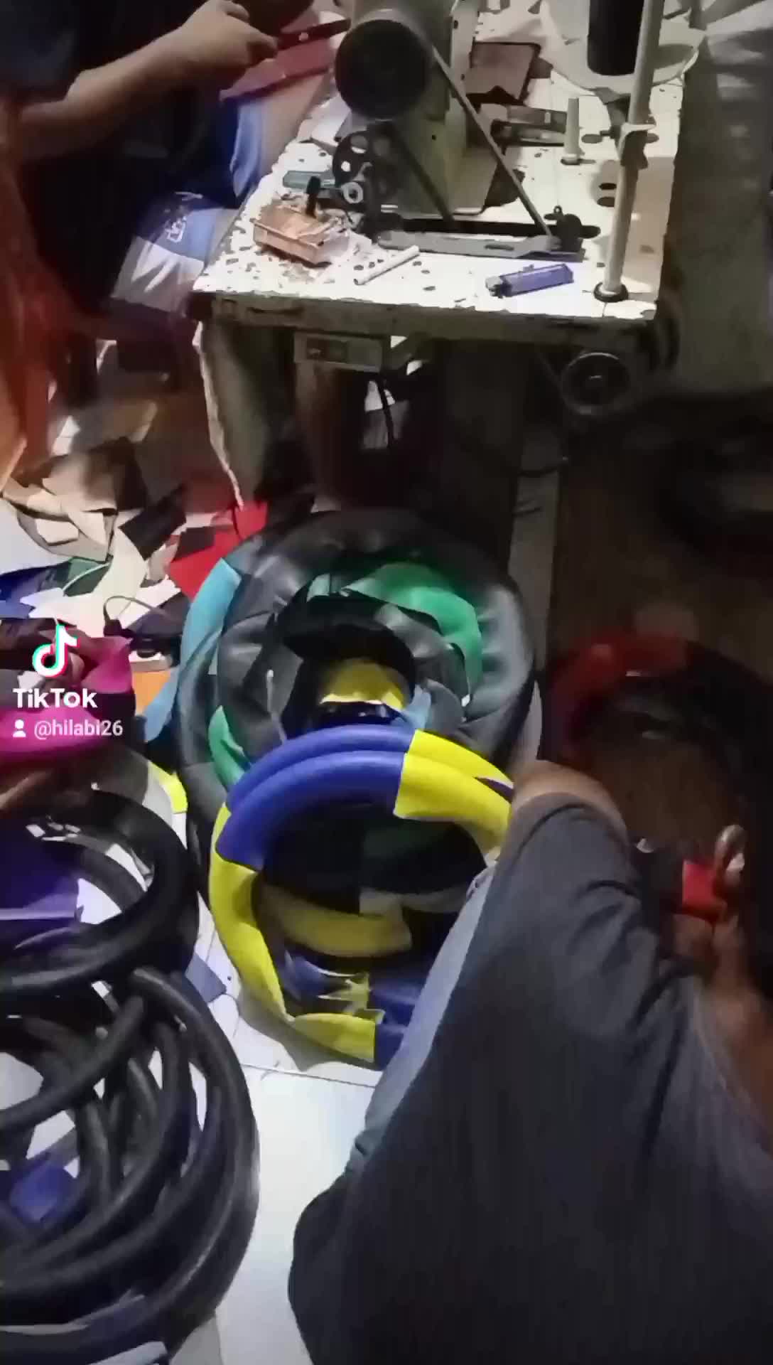 Cover Setir Mobil Mini Bus Berkualitas Tinggi untuk Avanza, Xenia, Brio, Rush, dan Lain-lain Car Emas Kendaraan Sporty