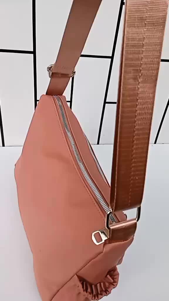 lestari tas slempang wanita terbaru 4res kombinasi,bahan nilon tebal halus, ukuran tinggi 19cm lebar 9cm panjang 25cm