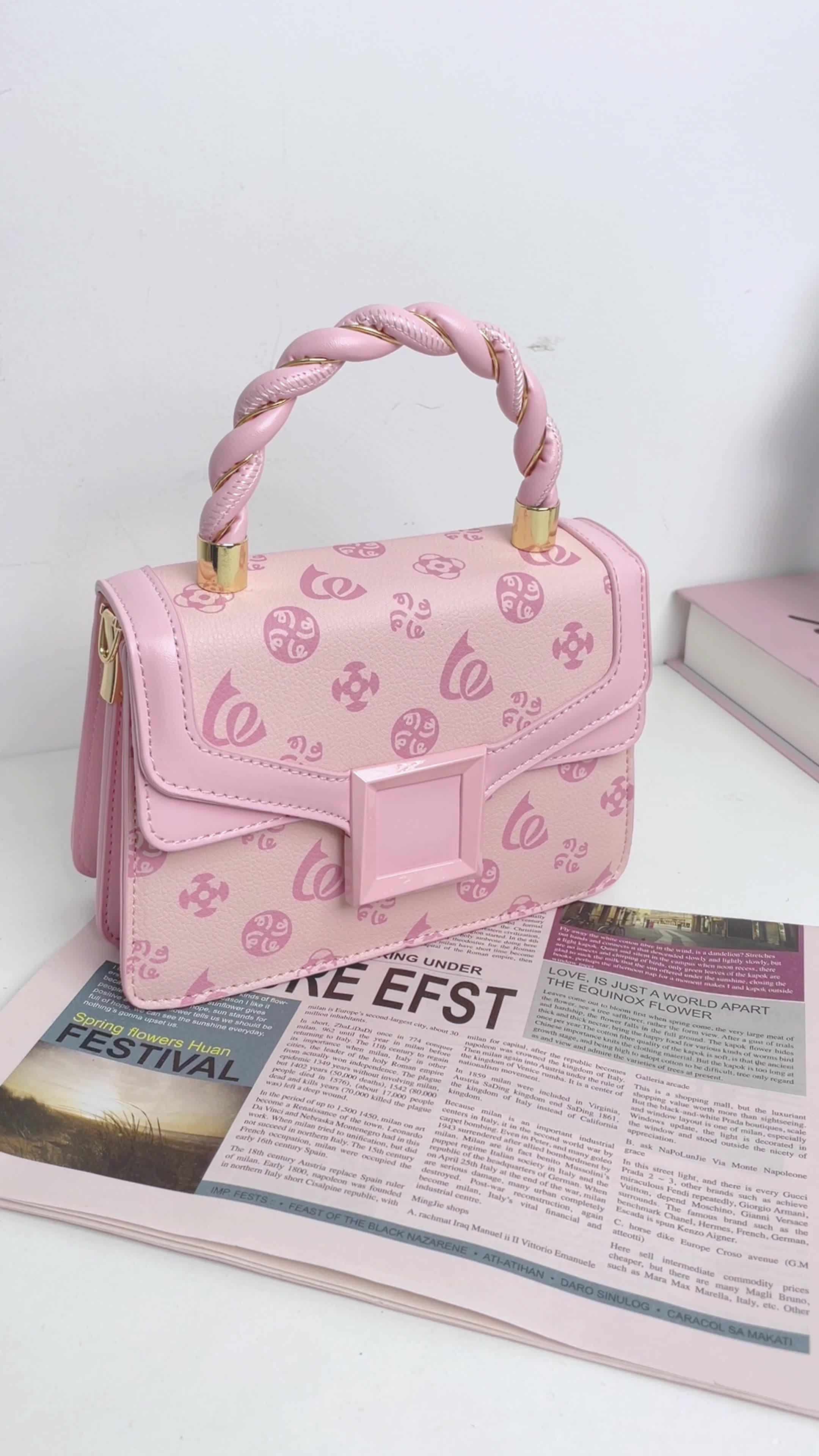 【Ready】Niche tas wanita merek mewah ringan tas wanita tas selempang tas tangan timbul merah muda baru