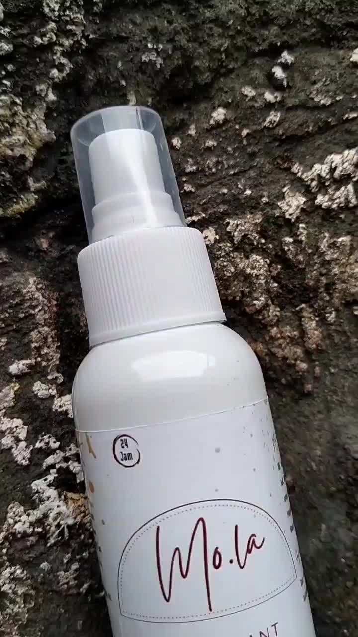 MoLa deodorant body spray| deodorant| bau badan| Mola by Maf |Bebas Silikon  Bunga Fruity Woody| Ketiak Wangi |   CARAMEL VANILLAAAA Kuning Tawas