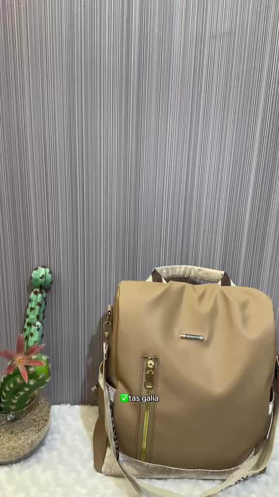 Tas Ransel Wanita Multifungsi Bahan Nilon Tahan Air Bisa Ransel Bisa Slempang Backpack
