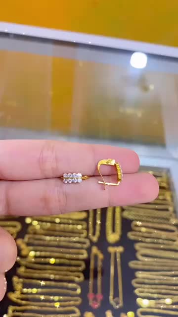 Anting jepit mata baris 2 emas muda anting jepit dewasa mata putih emas muda anting emas muda satu gram emas muda