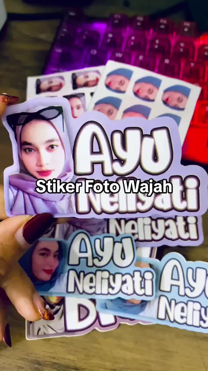 WAJIB BACA DESKRIPSI Stiker Foto WAJAH dan Tulisan Nama Custom - Cetak Photo Stiker Waterproof ANTI AIR