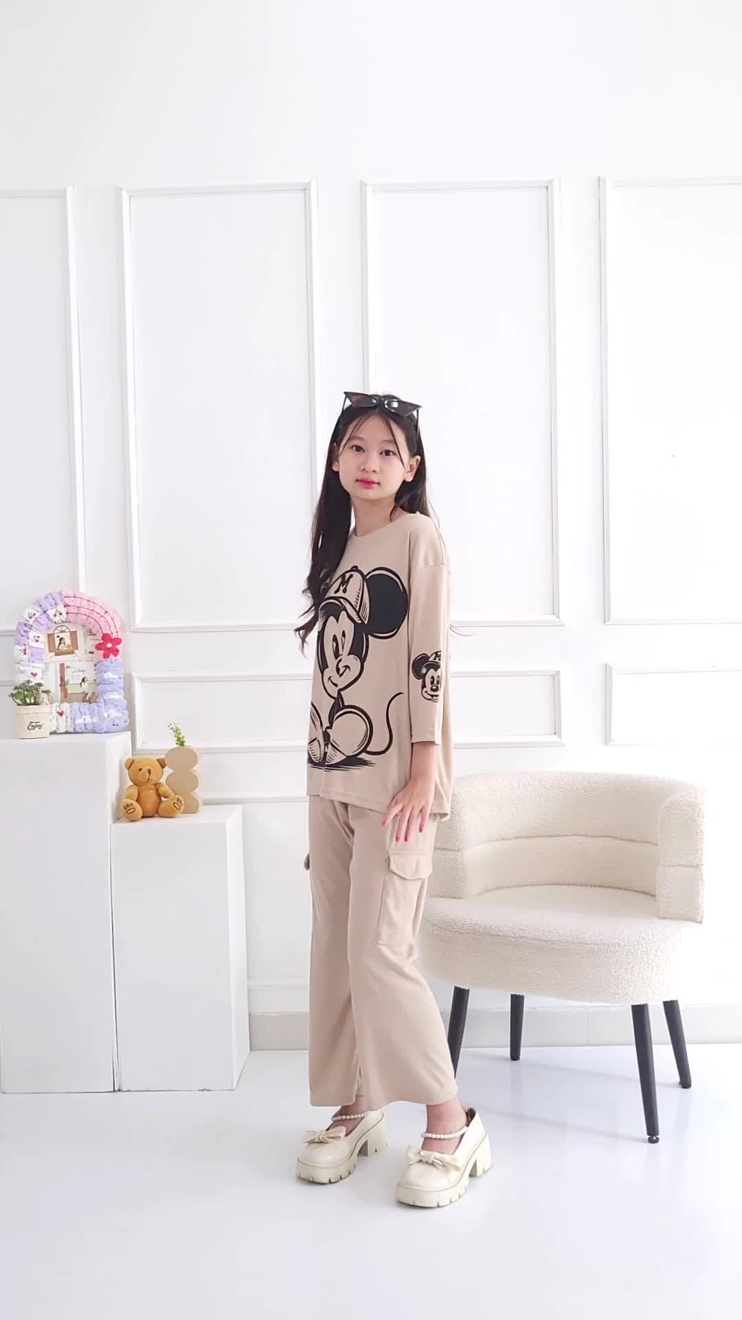 Fashion Setelan Cargo Anak Perempuan Motif Karakter Usia 4-12 Tahun Bahan Corduroy