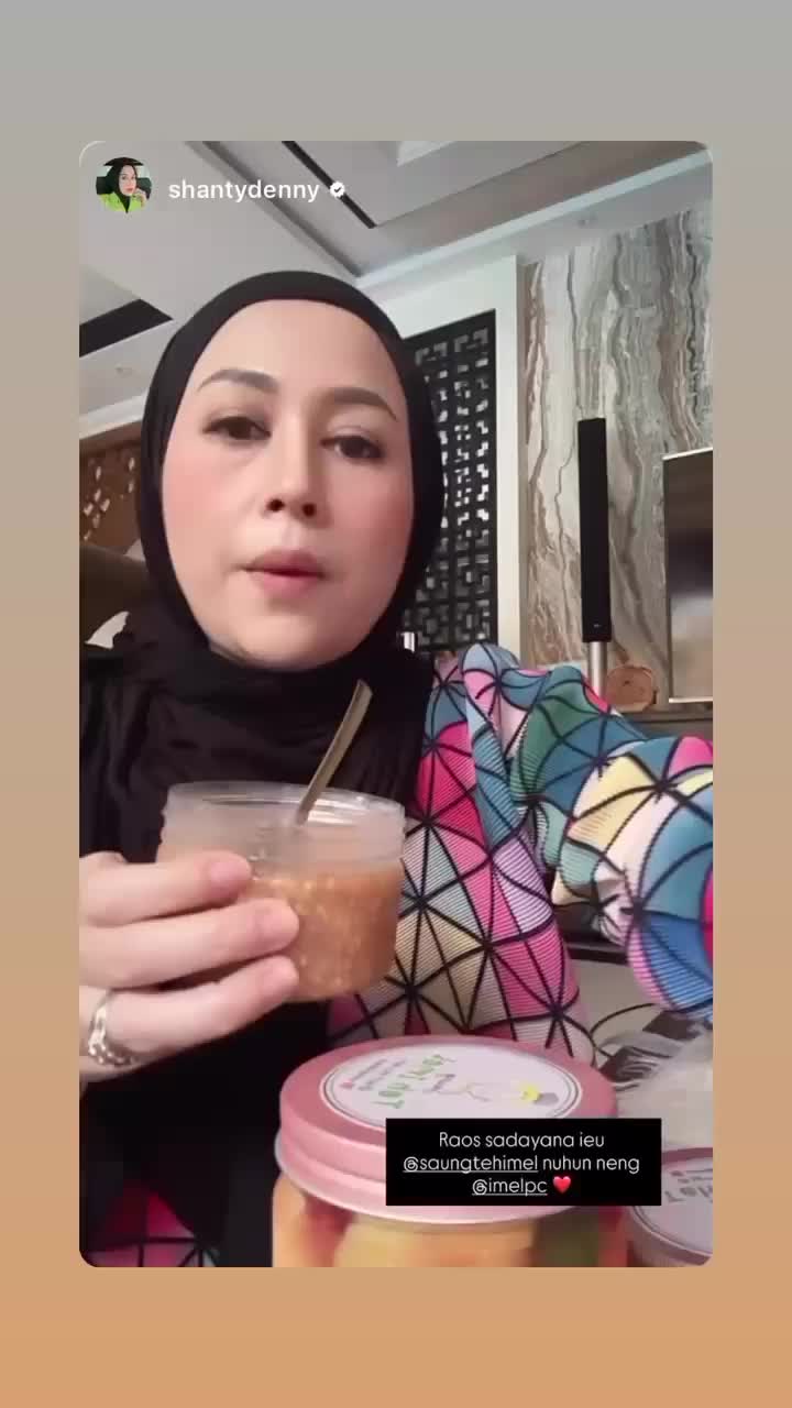 Rujak Bebek / Rujak Tumbuk Saung Teh Imel