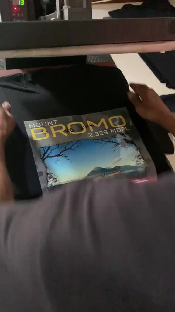 Kaos Cowok Distro MOUNT BROMO Pendaki Gunung Baju Pria Sablon Polos Katun Combed