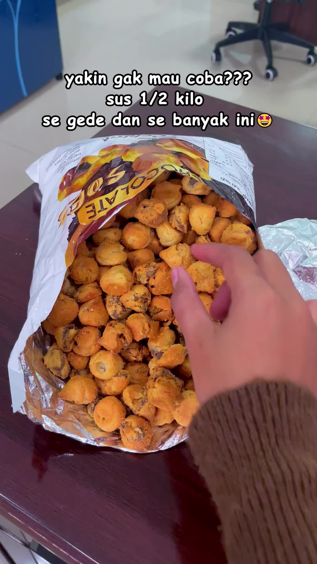 2KG! Soes Coklat Cokelat 2KG! halalKue Sus Kering lsi Coklat Kiloan Gram Lumer EnakMurah (Cemilan keluarga, cocok untuk dewasa dananak-anak)Chocolate Food Makanan Snack Manis soes cokelat 1 kue soes coklat  nakata Biskuit Susu