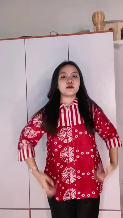 blus & Blus batik red cherry Batik seragam | Blus Seragam kantor Modern Baju batik modern | Blus merah putih | Batik merah putih | batik blouse for women pola blouse batik | model blouse batik kombinasi | minimalis remaja blus & kemeja