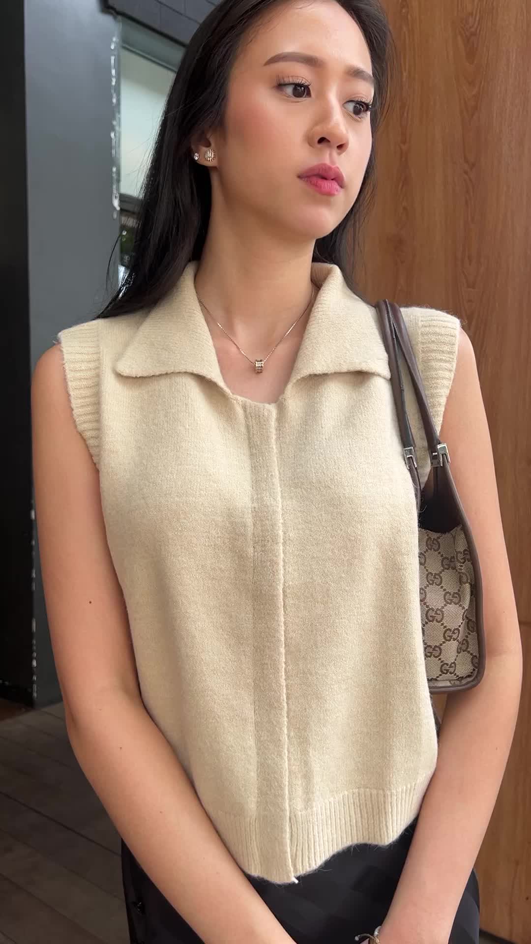 [me and] Teddy Knit Polo Vest / Atasan Rajut Wanita Tanpa Lengan Rompi Top