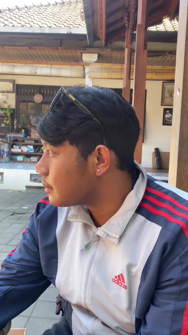Anting magnet jarum berlian