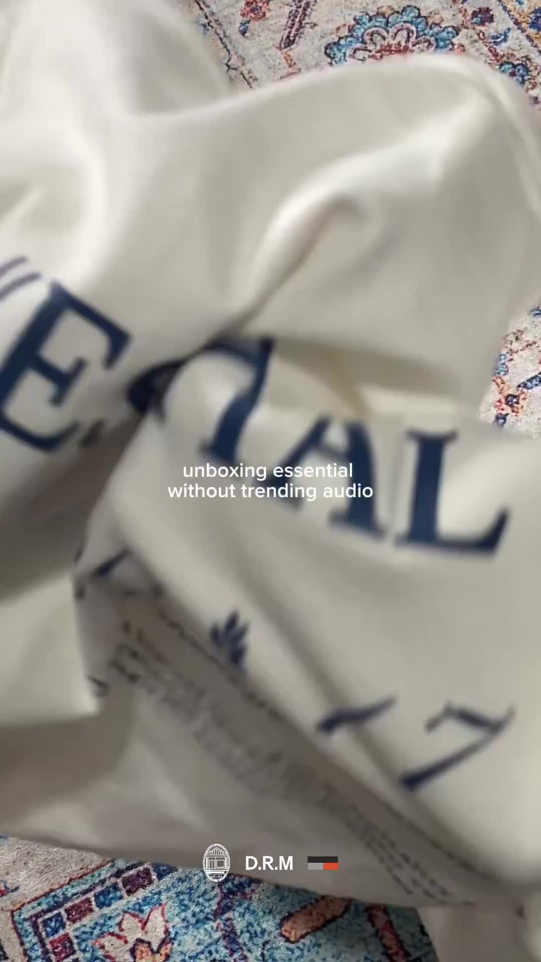 Kaos Grafis - Essentials White