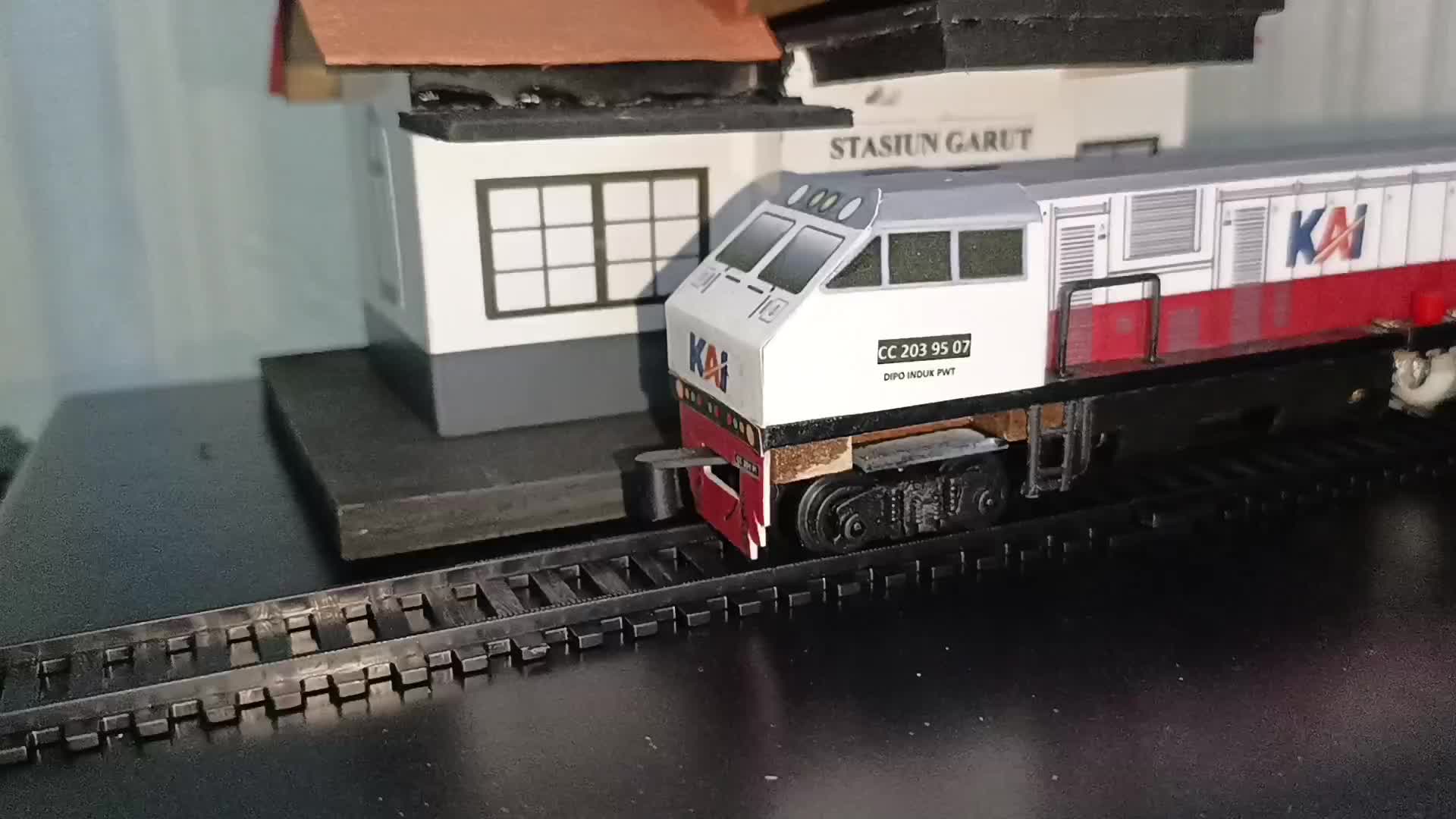 Miniatur Mainan Kereta Api Indonesia bisa jalan di rel Rail King