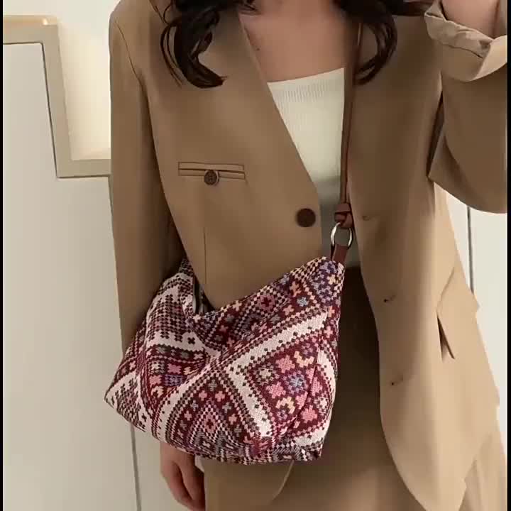 BAO031 Tas Bahu Wanita dengan Gaya Etnik Vintage  yang Modis dan Serbaguna Kulit Selempang Multifungsi