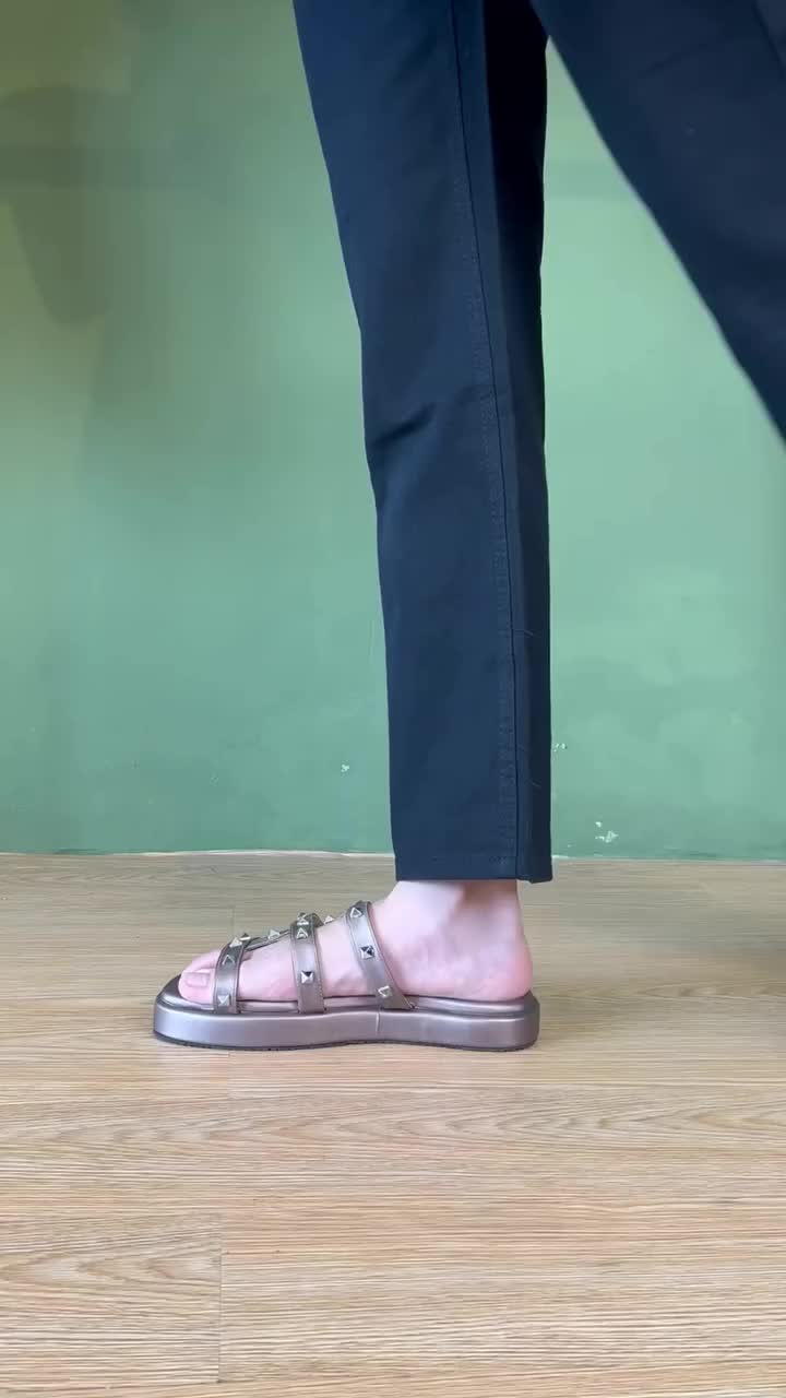 ALEXA - Sandal Wanita Ringan & Anti Air dengan Studs Elegan Nyaman Tahan lama  Terbuat dari bahan Cocok untuk ke kampus, hangout, belanja, bahkan jalan-jalan ke luar kota berkualitas tinggi yang ringan dan tidak menyerap air – cocok untuk segala cuaca!
